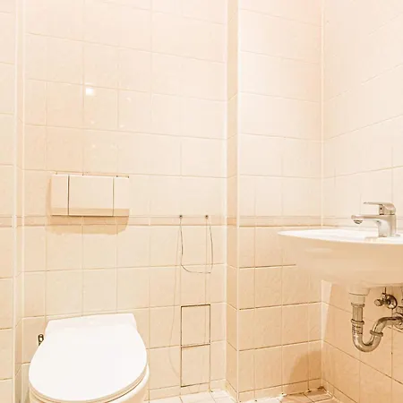 Ein Zimmer In Einer 5-Zimmer-Wohnung In Leipzig Mit Gemeinschaftskueche Und -Bad *