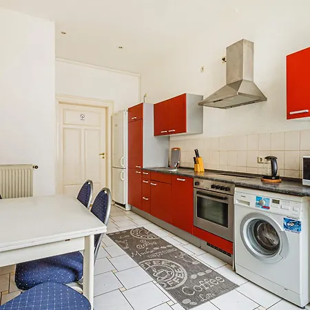 Ein Zimmer In Einer 5-Zimmer-Wohnung In Leipzig Mit Gemeinschaftskueche Und -Bad Lipsia