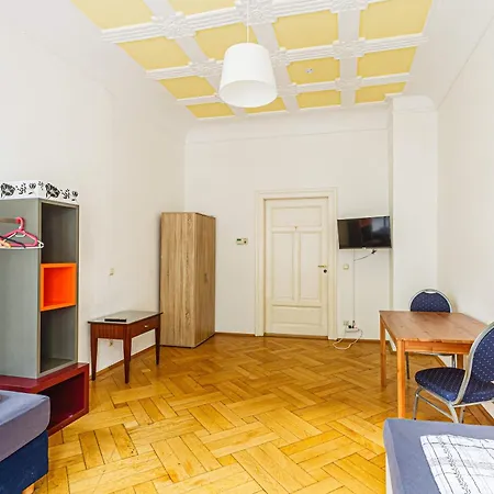 Ein Zimmer In Einer 5-Zimmer-Wohnung In Leipzig Mit Gemeinschaftskueche Und -Bad * Lipsia